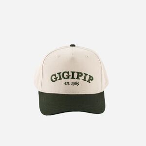 Gigi pip Trucker hat in dark green.